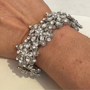 Stretchy rhinestone bracelet